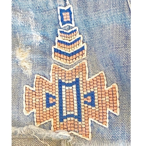 Carmar Light Wash Tribal Embroidery Cutoff Distressed denim Shorts size 25 - Picture 5 of 7